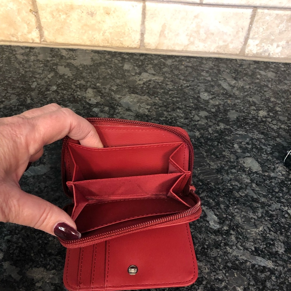 Small tri- fold wallet